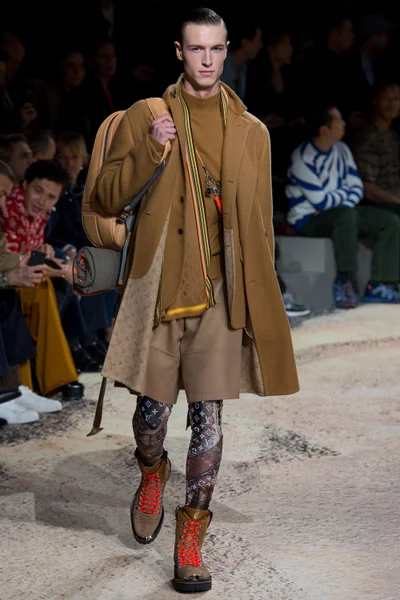 Look 25